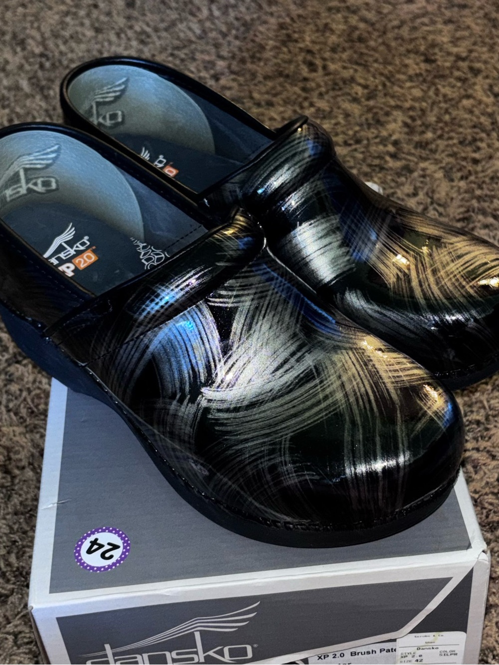 Dansko Women's XP 2.0 Clogs Pewter Brush Patent Leather Size 42 New Shoes